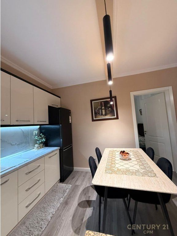 AFFITTASI APPARTAMENTO 2+1 NEL COMUNE DI PARIGI