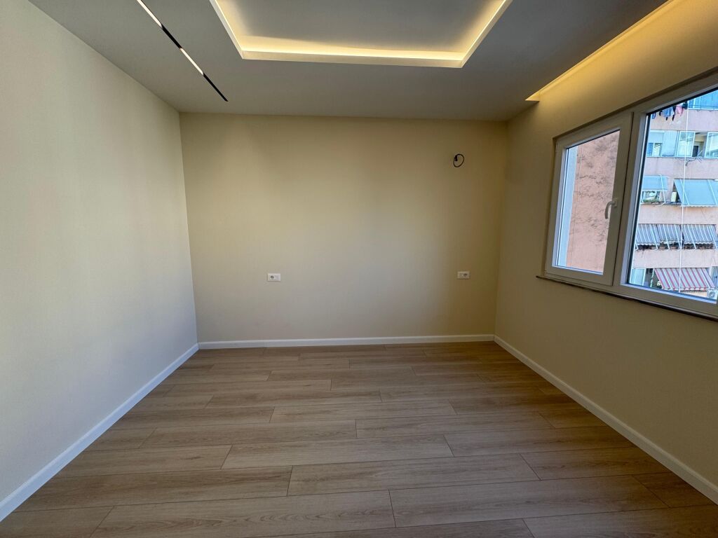 Apartament 2+1 per shitje, Komuna e Parisit