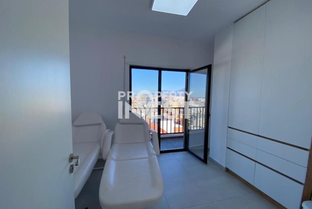 Shitet apartament 3+1+2 Rruga e Dibres perball Restorant Durresi