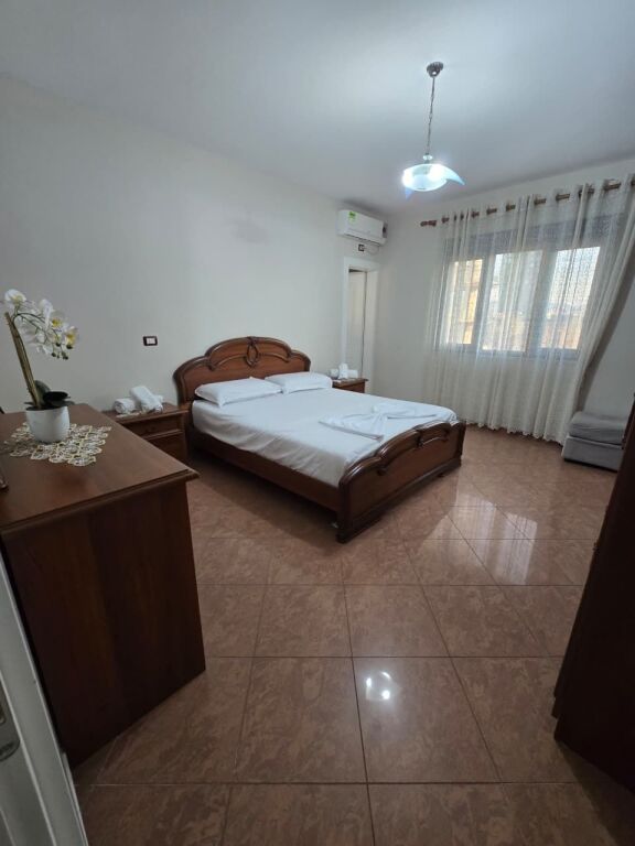 Jepet me qira 2+1 ,Qëndër