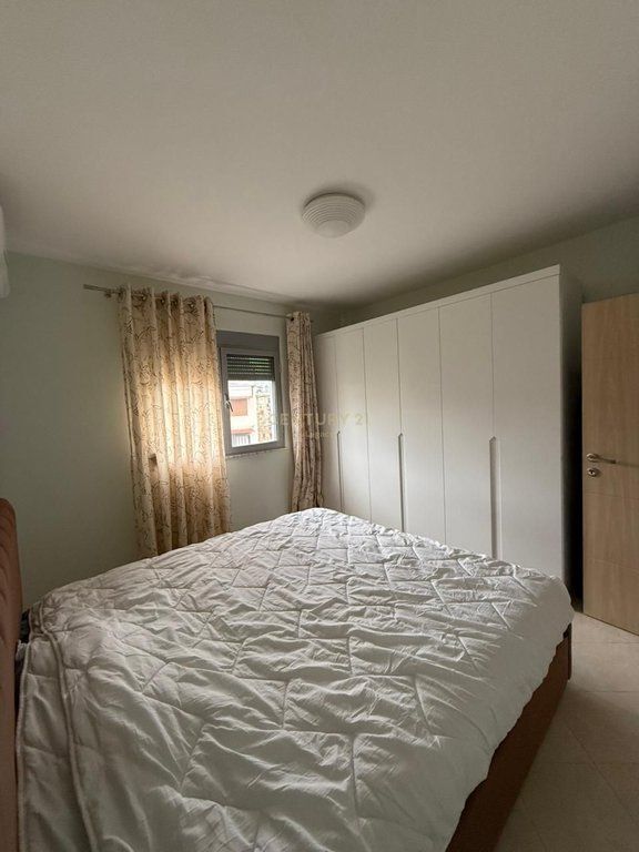 Shitet apartament 1+1 në zonën e Oxhakut.