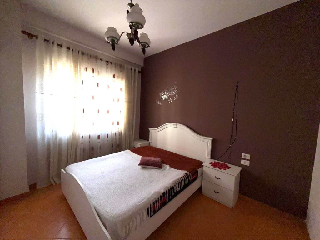Apartament 1+1 me qira, prane Ambasador 3!
