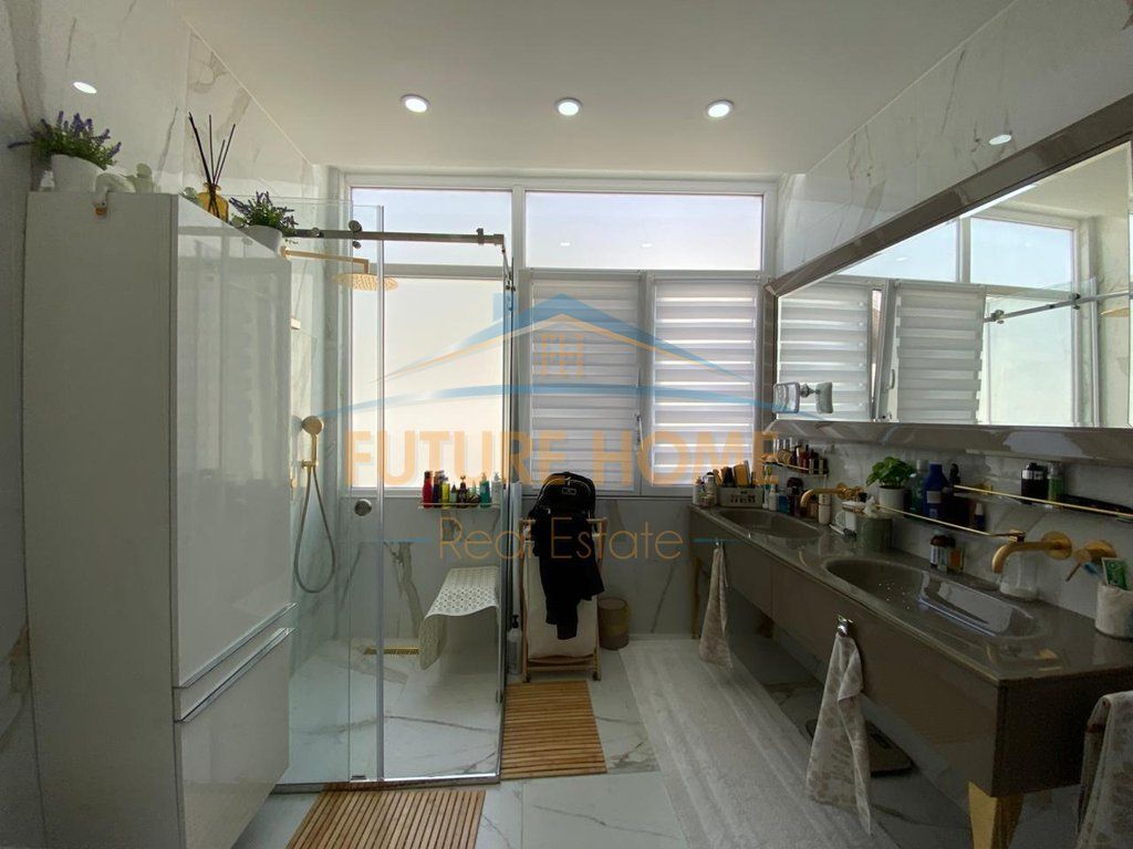 Shitet apartament 3+1+3 Liqeni i Thate