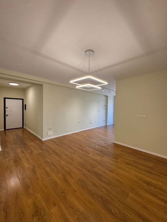 Apartament 2+1  per shitje tek zona e Astirit, prane Arc Hotel.