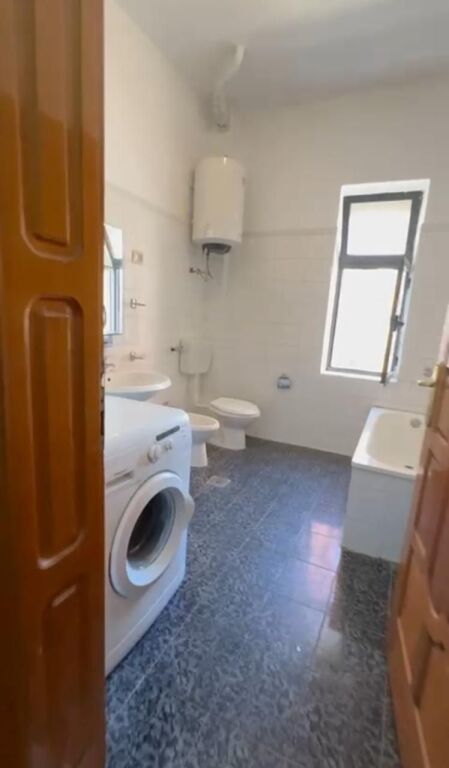 Apartment 1+1 for rent, near the United School (near the Faculty of Medicine) 400 thousand lek