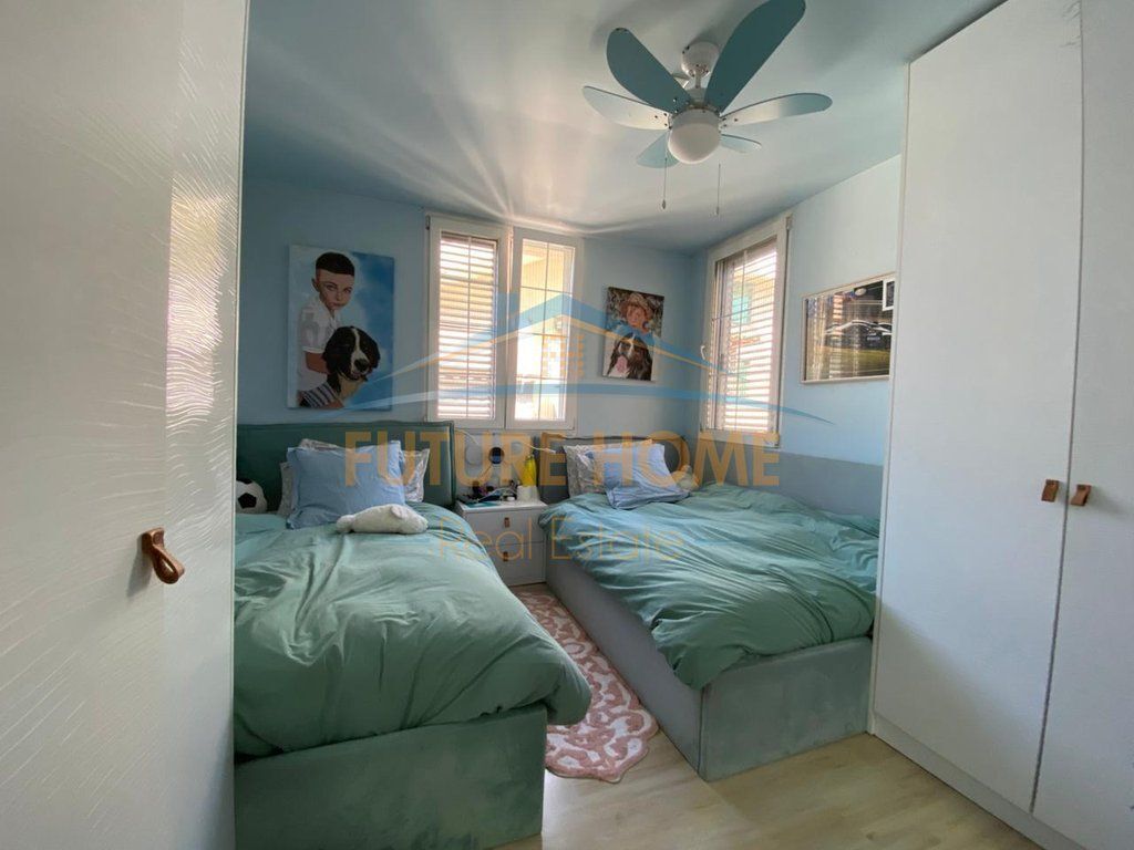 Shitet apartament 3+1+3 Liqeni i Thate