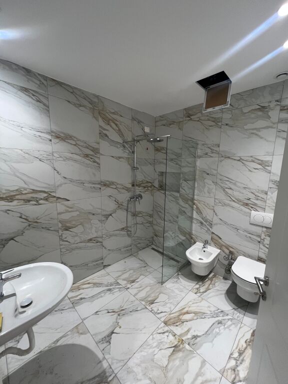 In vendita 2+1+2 a Lake View