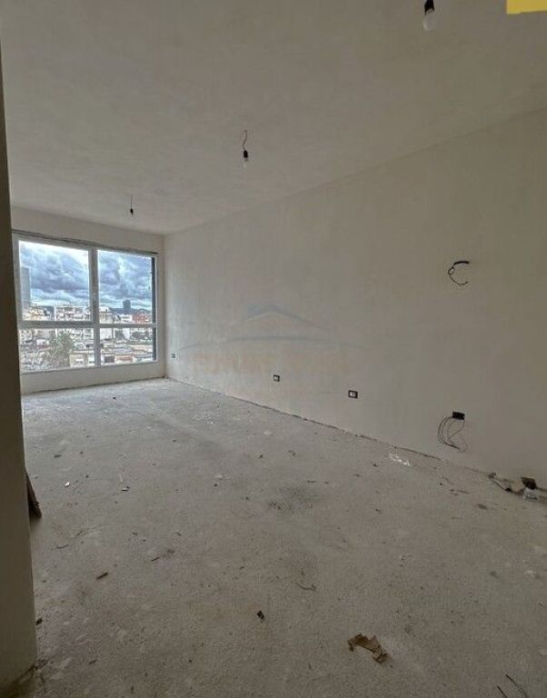 Shitet, Apartament 2+1, Ali Demi