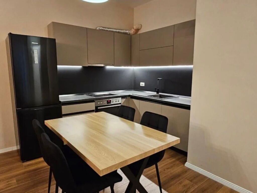 APARTAMENT ME QERA 5 MAJI