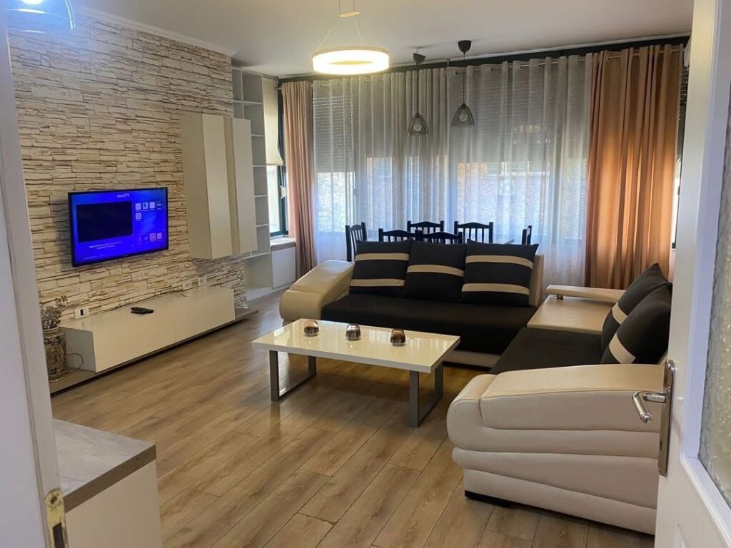 Jepet Me Qera Apartament 2+1+1 Ballkon