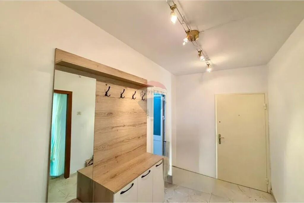 APARTAMENT 2+1 ME QIRA ,PRANE KOMBINATIT