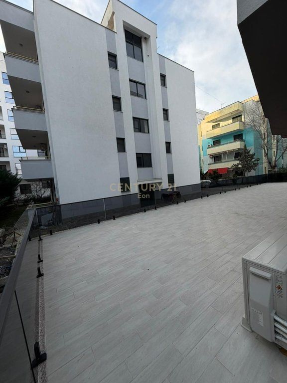 SHITET GAZONIERE ME VERANDE ,TE MALI ROBIT !