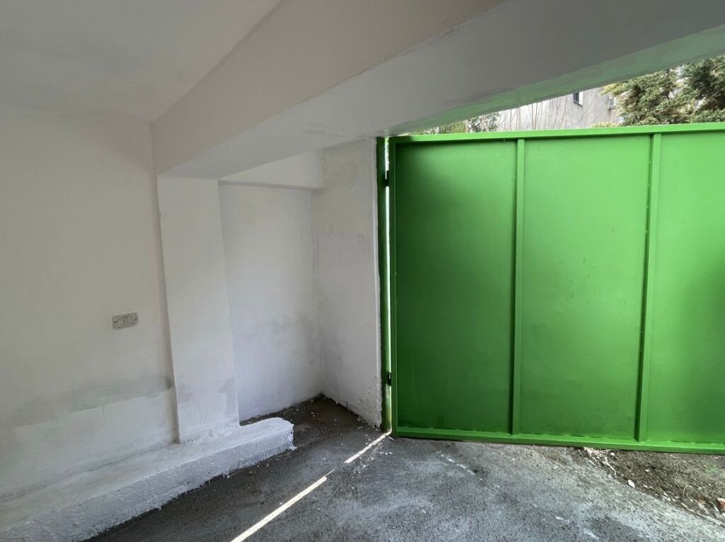 Jepet me qira garazh – Qendër, Durrës