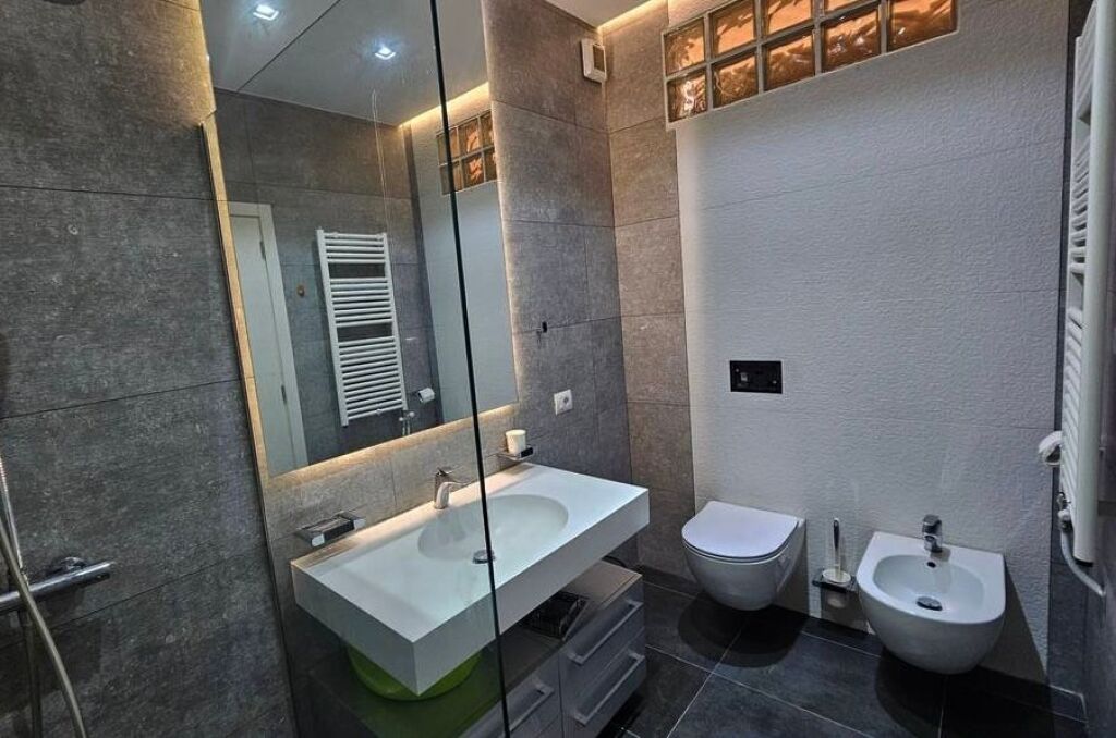 Apartament me qira 3+1+2+🅿️+ Verande , Kopshti Botanik