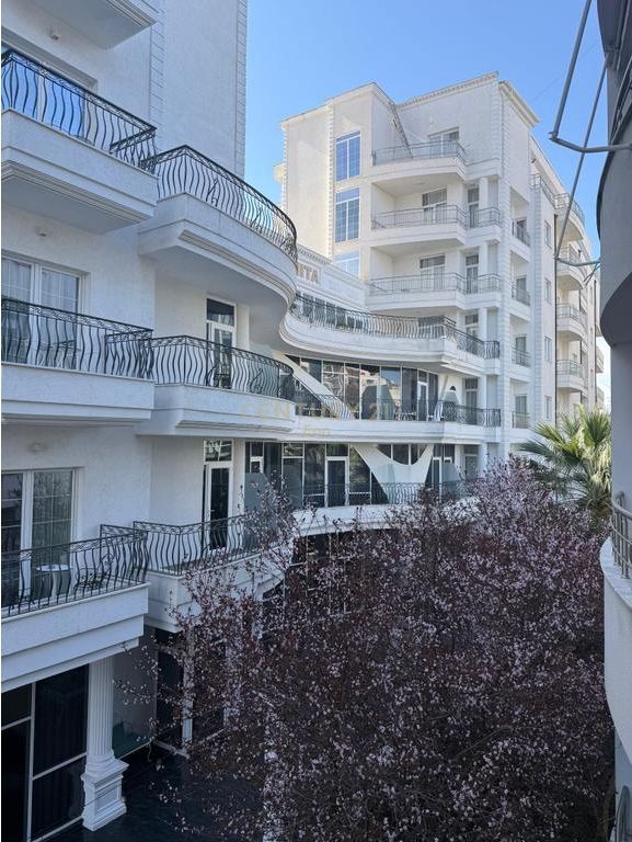 Apartament 1+1 për shitje në rezidencë luksoze pranë detit, Golem !