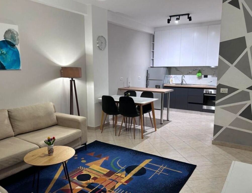 APARTAMENT ME QERA 1+1 ISH PARKU 58.000 LEKE FH-64262