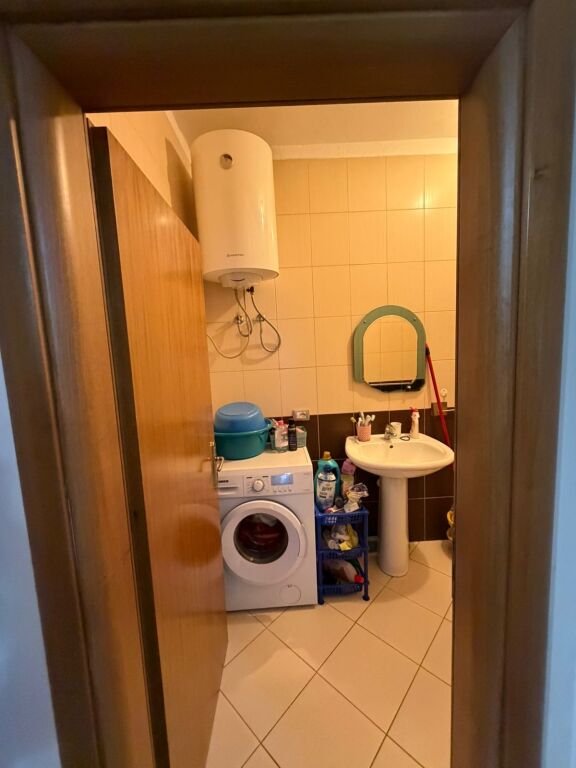 1+1,fillimi i rruges peti ,liqeni i thate,130.000 euro,me hipoteke