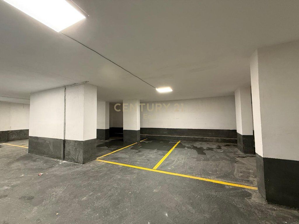 Shiten 8 Poste Parkimi, Rruga Aleksander Goga Durres !