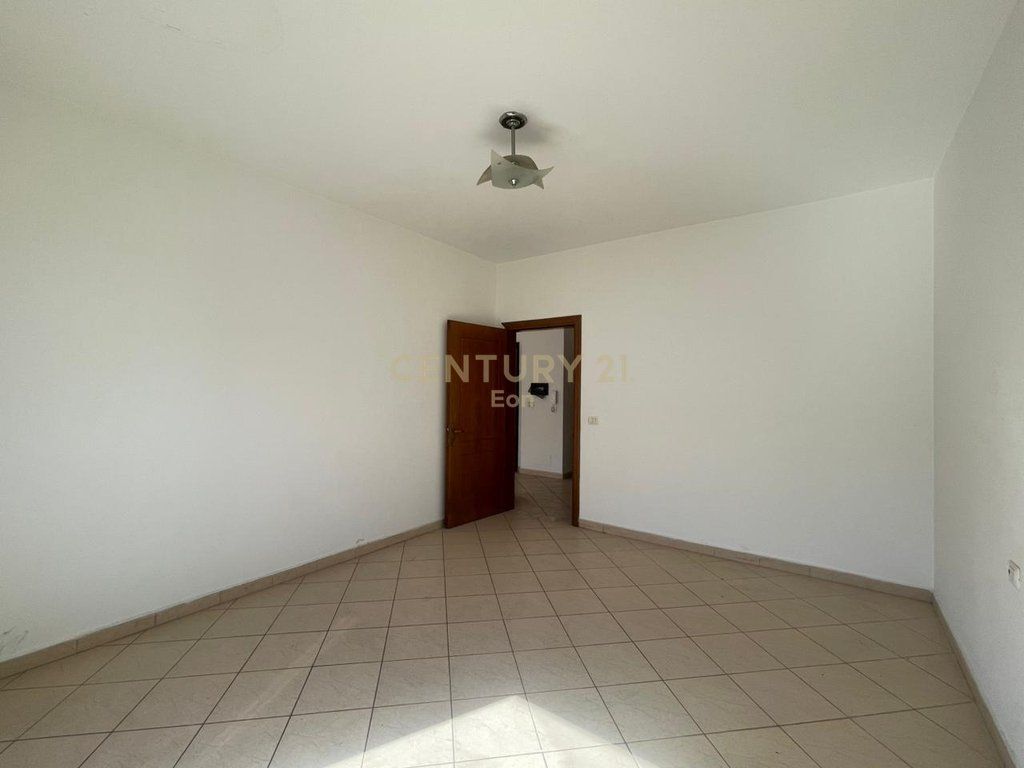 Apartament Për Shitje në Durrës, Stacioni i Trenit !