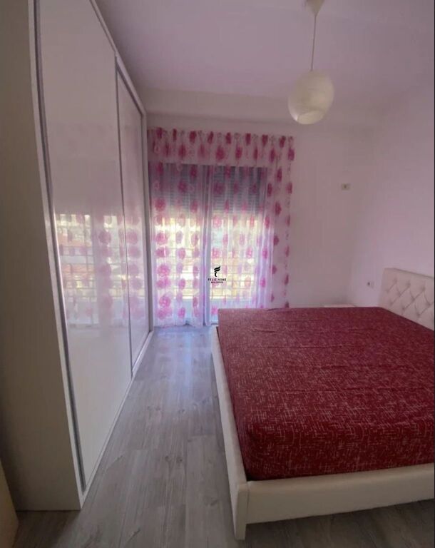 APARTAMENT ME QERA 2+1 PAZARI RI 75.000 LEKE FH-64286
