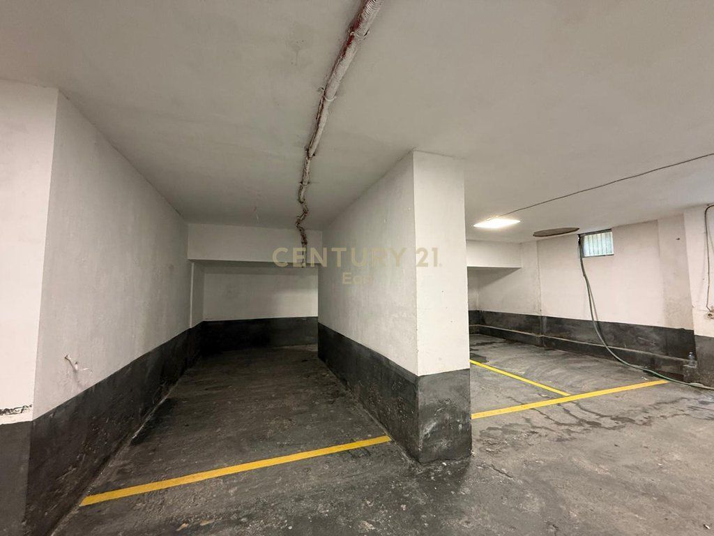 Shiten 8 Poste Parkimi, Rruga Aleksander Goga Durres !