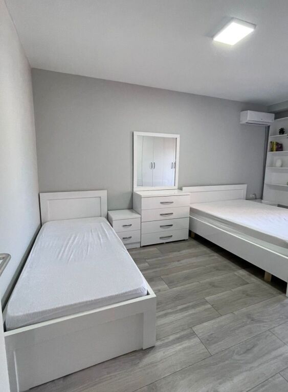 Shitet Apartament 2+1 – 21 Dhjetori, pranë Hotel Mondial
