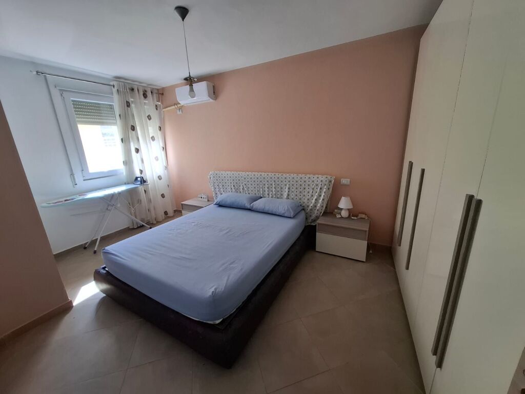 Shitet Apartament 2+1 Tek Shkembi i kavajes