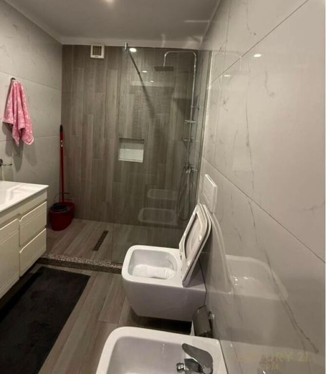 Apartment 2+1 for rent at Komuna e Parisit