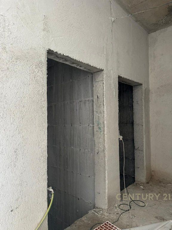 1+1 PER SHITJE NE REZIDENCEN DION NE QERRET POZICIONUAR 200 METRA NGA DETI!!