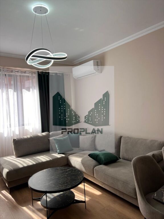JEPET ME QIRA | Apartament 1+1 + Post Parkimi – Rezidenca Urban Gate, Astir