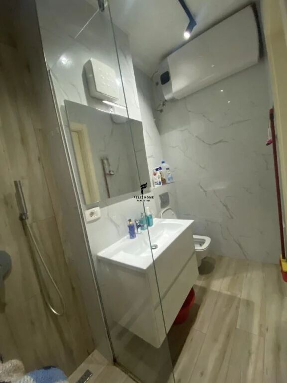 APARTAMENT ME QERA 2+1 PAZARI RI 75.000 LEKE FH-64286