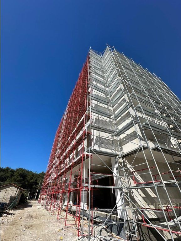 1+1 PER SHITJE NE REZIDENCEN DION NE QERRET POZICIONUAR 200 METRA NGA DETI!!