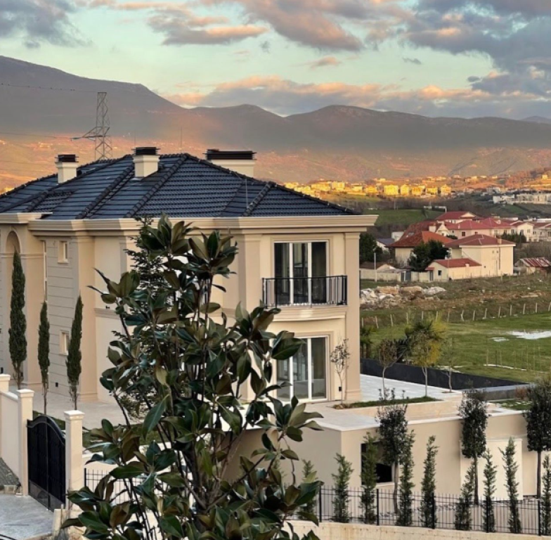 🏡 Luxury Villa for Sale with 2 Pools – Mjull Bathore