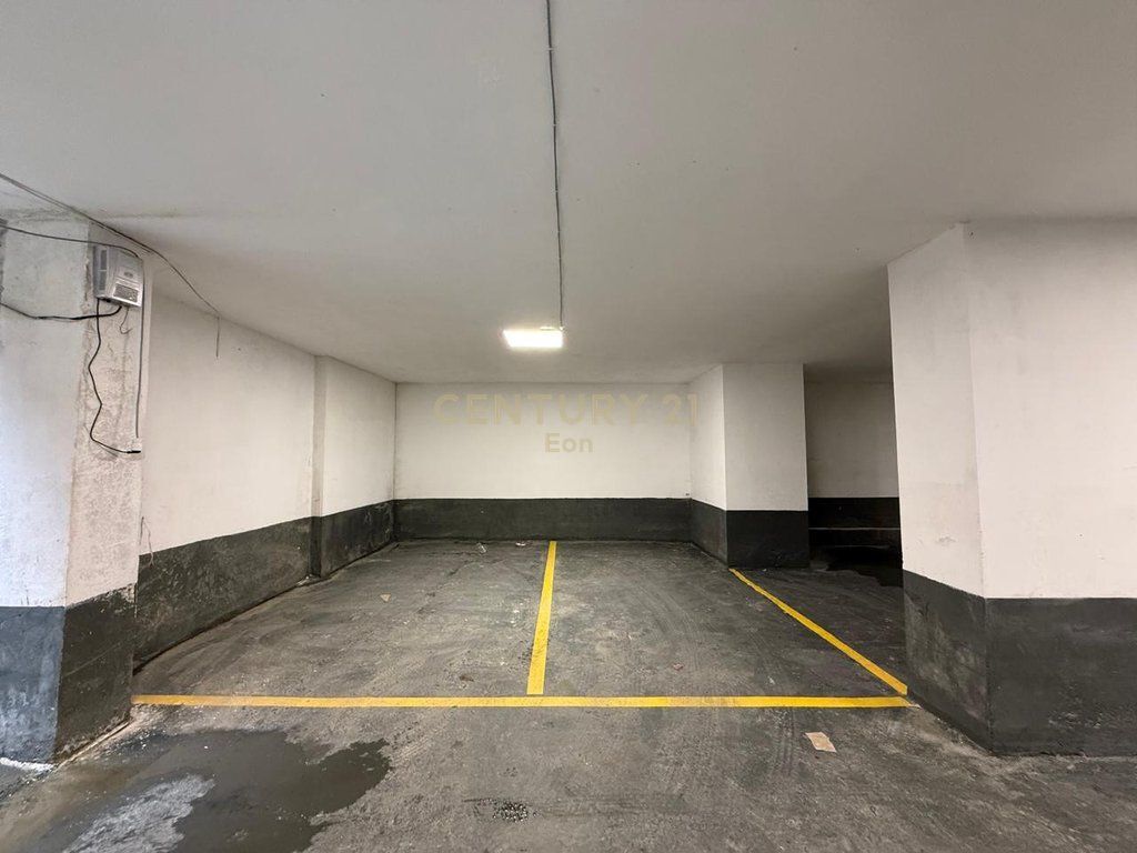 Shiten 8 Poste Parkimi, Rruga Aleksander Goga Durres !