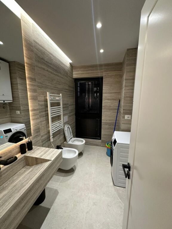 APARTAMENT ME QERA 2+1+2 RRUGA E KAVAJES 1.800 EURO FH-64179