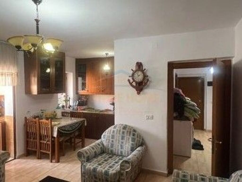 Shitet, Apartament 3+1, Rruga Karl Gega, Tirane