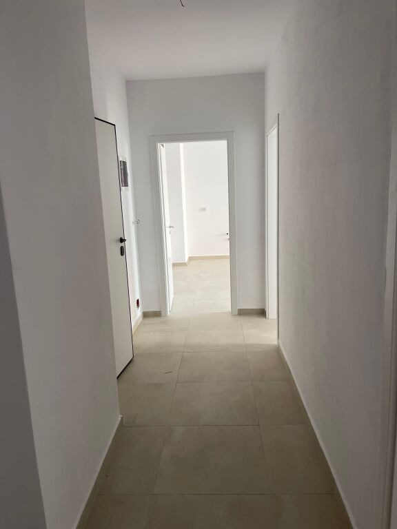 Shitet 2+1 + ballkon Gati per banim