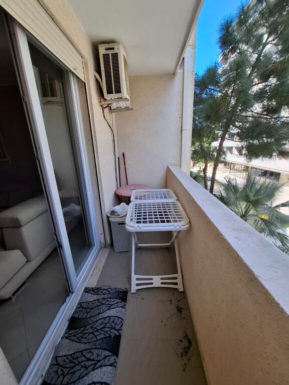 Shitet Apartament 2+1 Tek Shkembi i kavajes