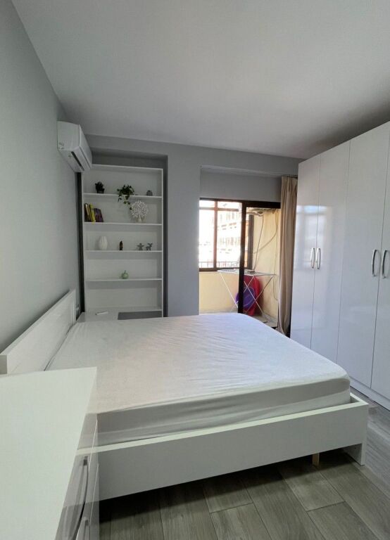 Shitet Apartament 2+1 – 21 Dhjetori, pranë Hotel Mondial