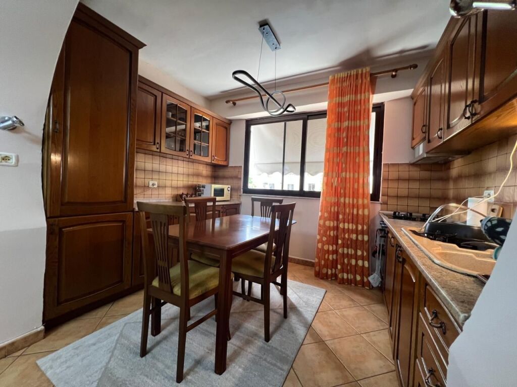 🏢Nella zona di Myslym Shyri si affitta appartamento 2+1, arredato. 65.000 Leke