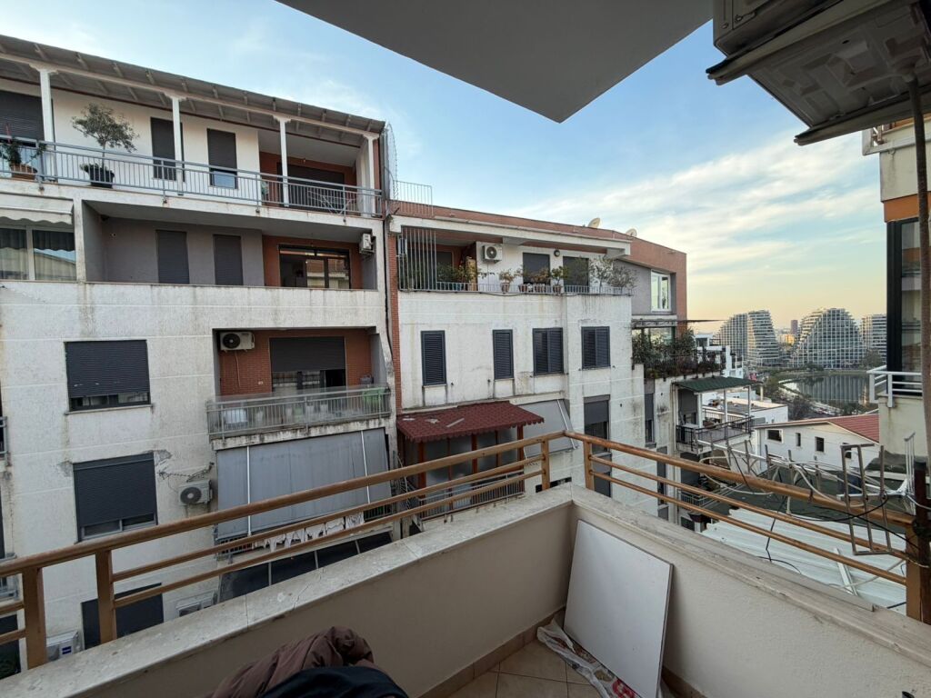 1+1,fillimi i rruges peti ,liqeni i thate,130.000 euro,me hipoteke