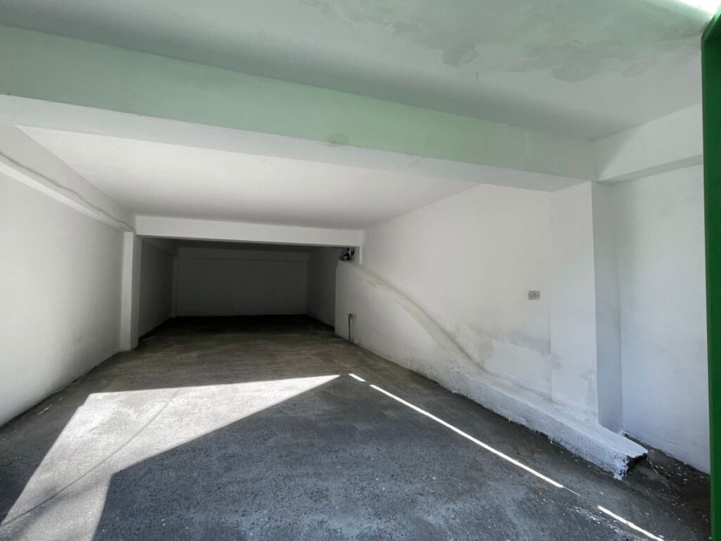 Jepet me qira garazh – Qendër, Durrës