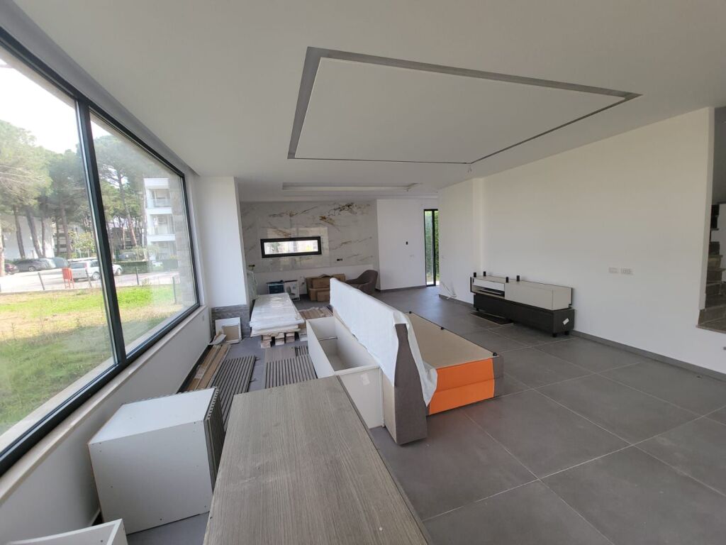 Shitet vile dyshe e bashkangjitur ne kompleksin San Pietro (Gjiri i Lalezit)