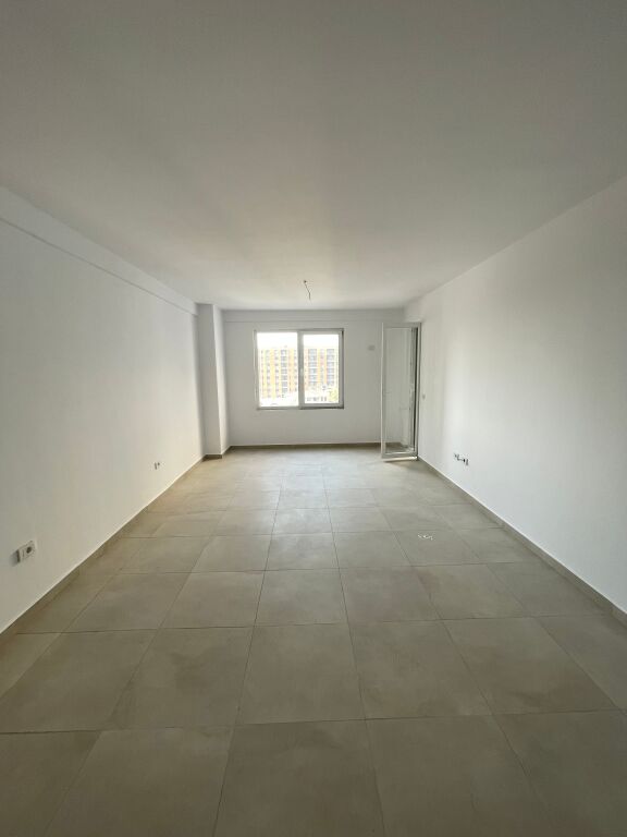 Shitet 2+1 + ballkon Gati per banim