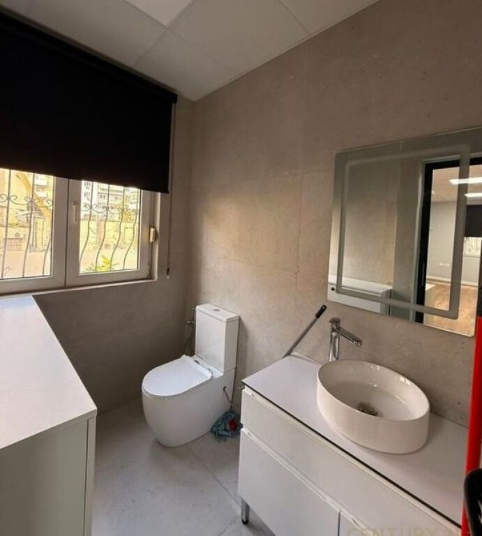 Office for rent near Toptani