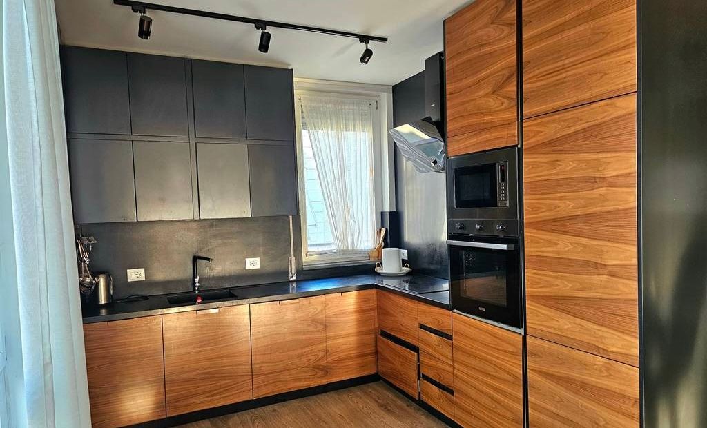 Apartament me qira 3+1+2+🅿️+ Verande , Kopshti Botanik