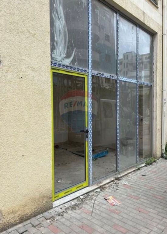 Dyqan - Për Shitje - Pallatet Arabe, Tiranë