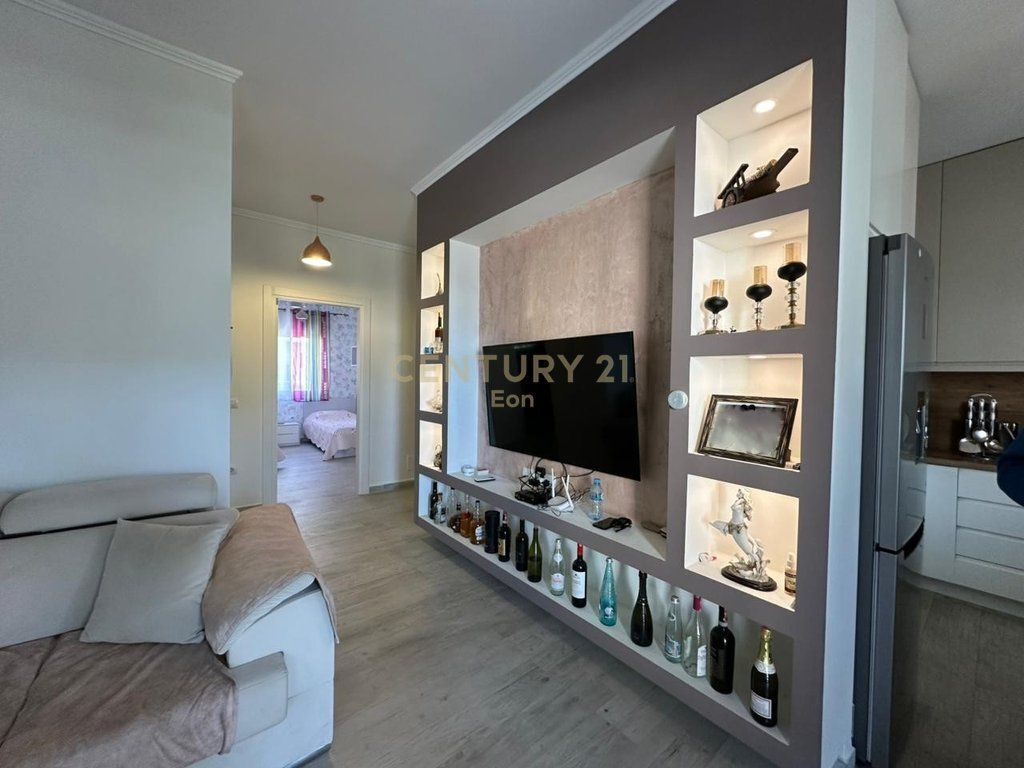 SHITET SUPER APARTAMENT 2+1+2 TEK GJIRI I LALEZIT NE KOMPLEKSIN "PERLA" !