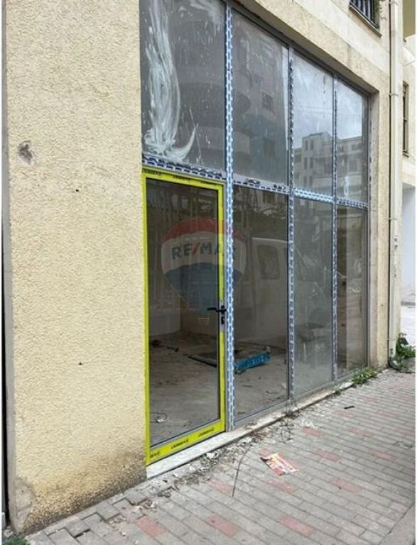 Dyqan - Për Shitje - Pallatet Arabe, Tiranë