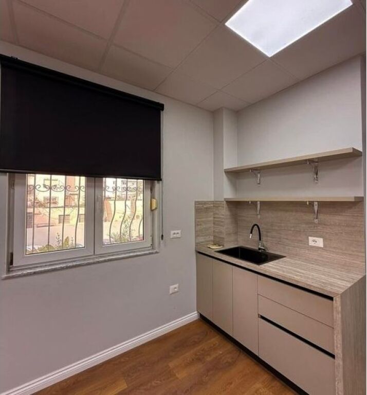 Office for rent near Toptani